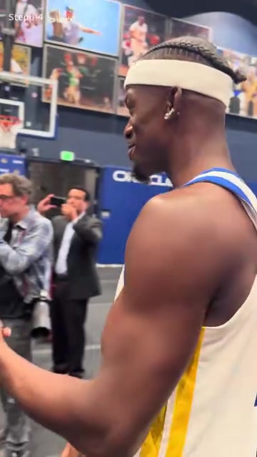 你挺像我洛杉磯一個朋友巴特勒調(diào)侃庫里保鏢